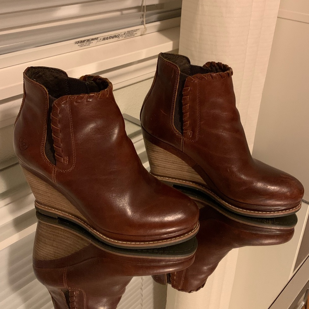 Ariat Wedge Boots in brown Sz 7